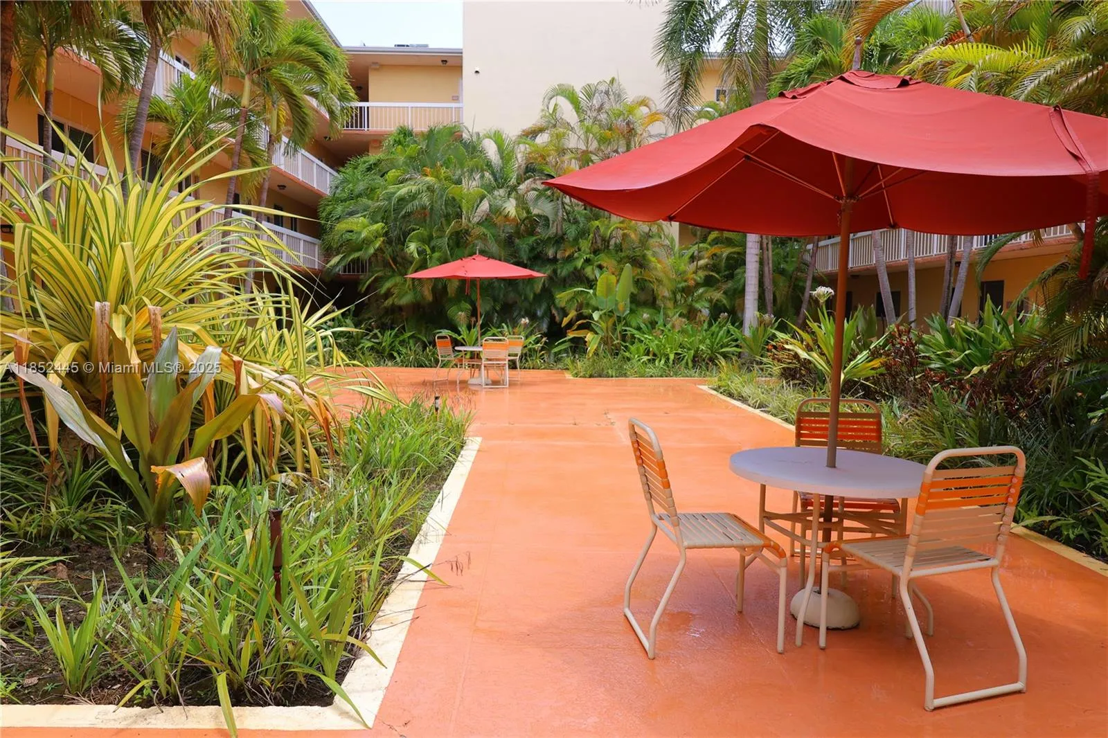 Miami, Florida 33143, United States, 2 Bedrooms Bedrooms, ,1 BathroomBathrooms,Residential,Active,184800