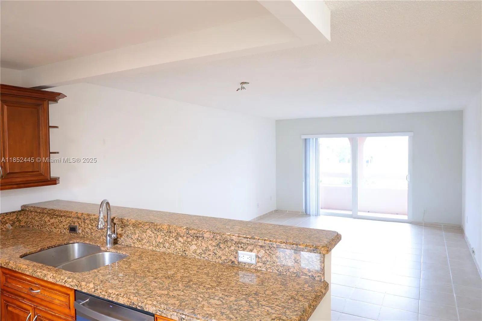 Miami, Florida 33143, United States, 2 Bedrooms Bedrooms, ,1 BathroomBathrooms,Residential,Active,184800