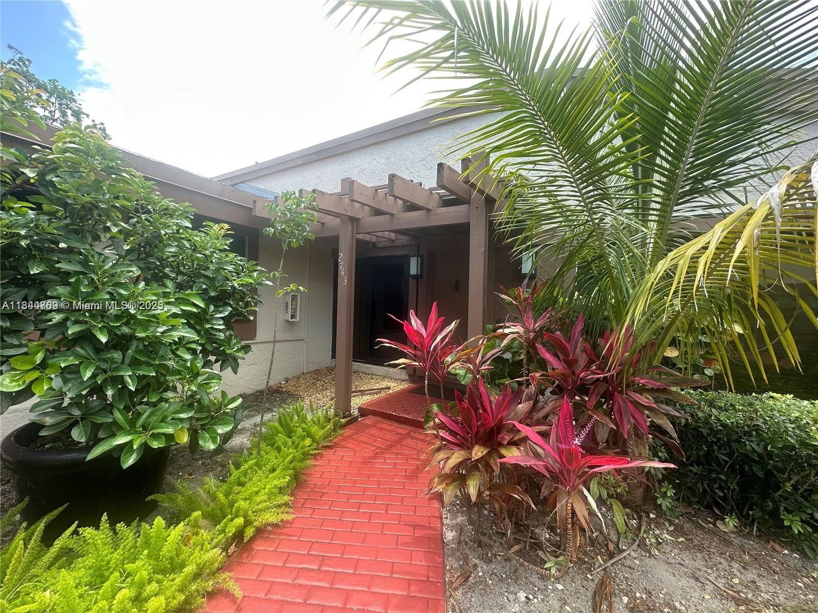 2743 S Parkview Dr 2743