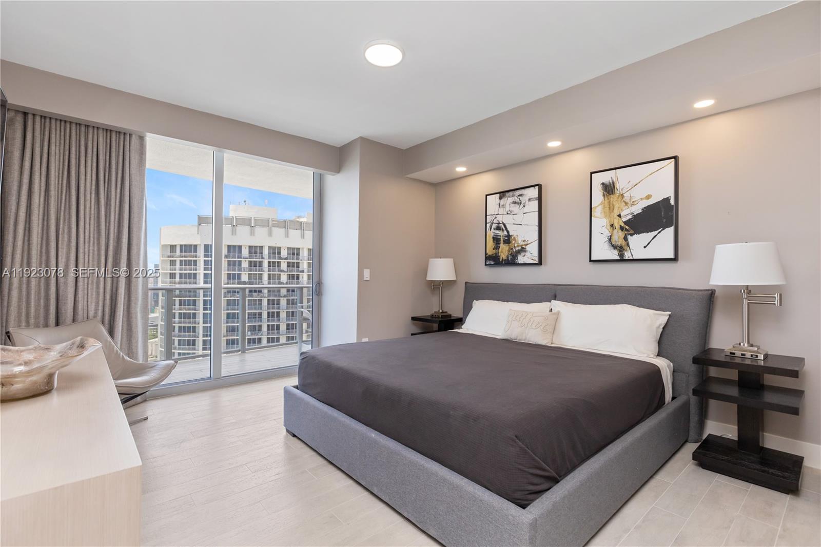 ARIA ON THE BAY CONDO - Residential