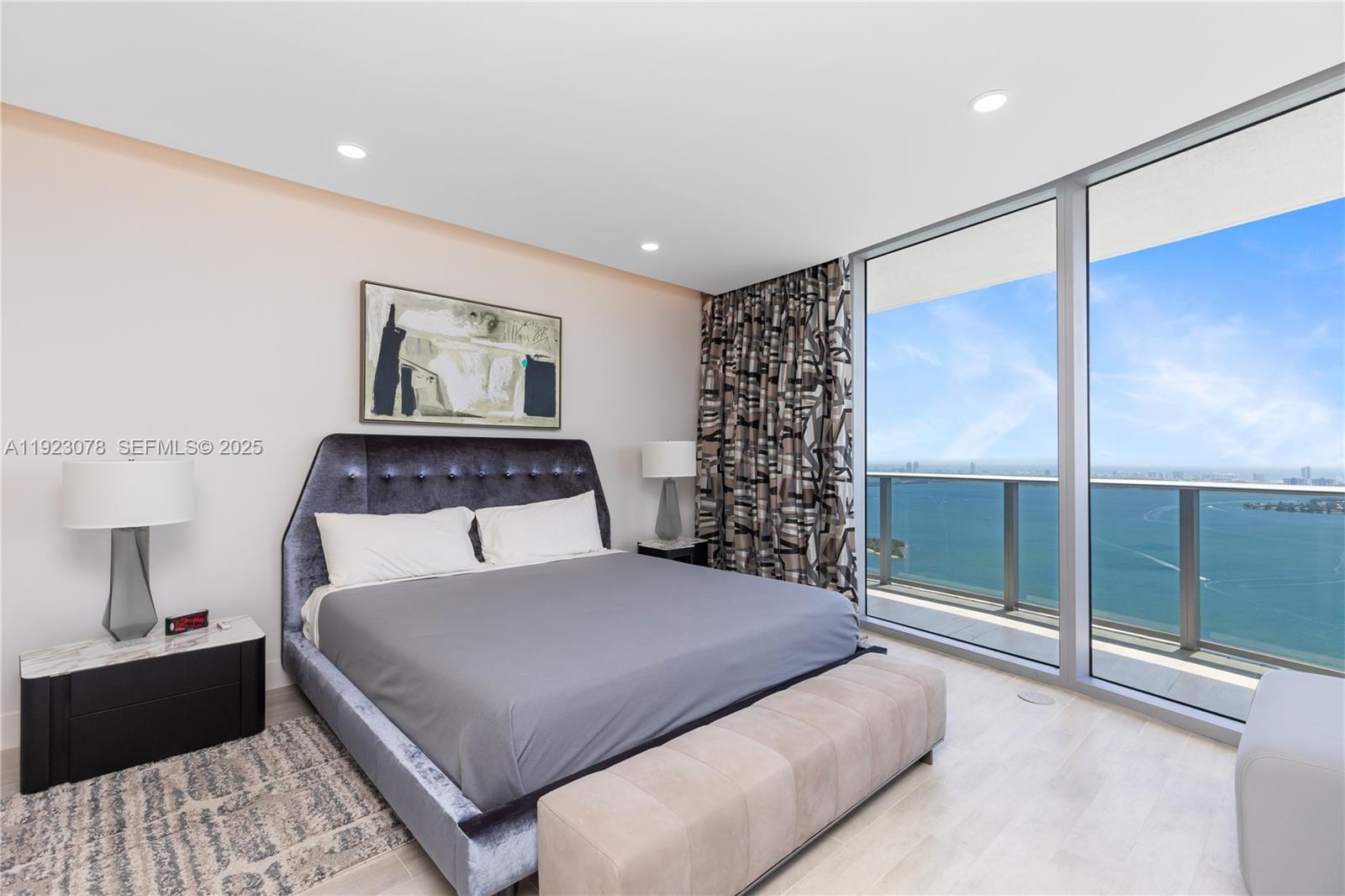 ARIA ON THE BAY CONDO - Residential