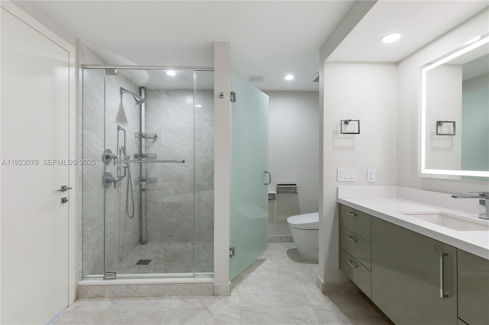 ARIA ON THE BAY CONDO - Residential