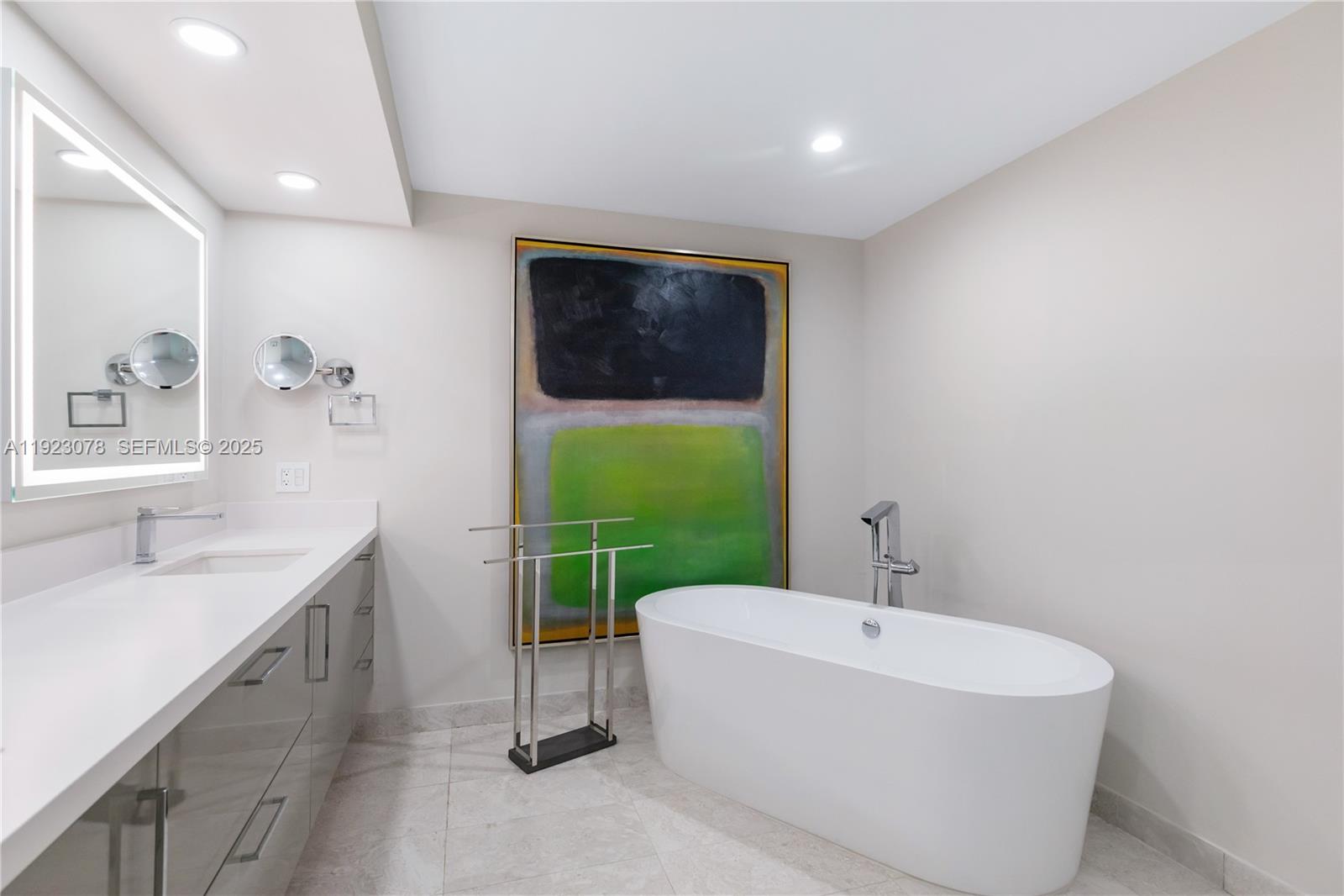 ARIA ON THE BAY CONDO - Residential