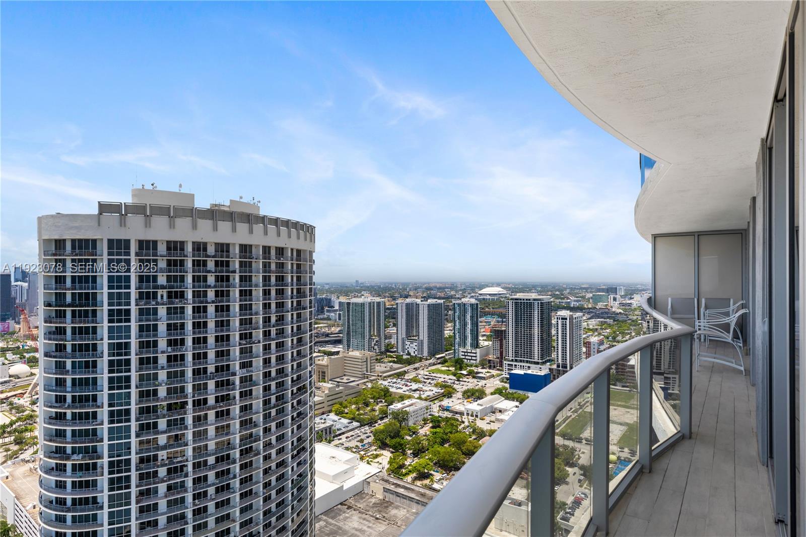 ARIA ON THE BAY CONDO - Residential