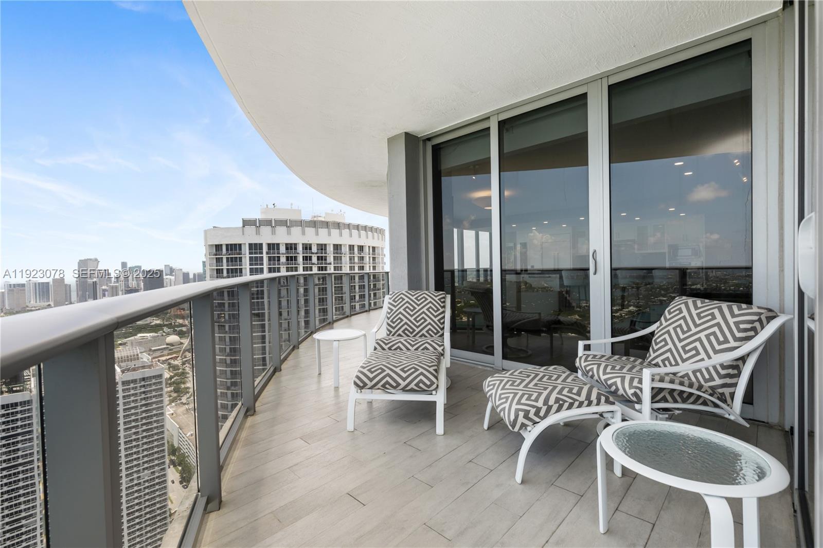 ARIA ON THE BAY CONDO - Residential