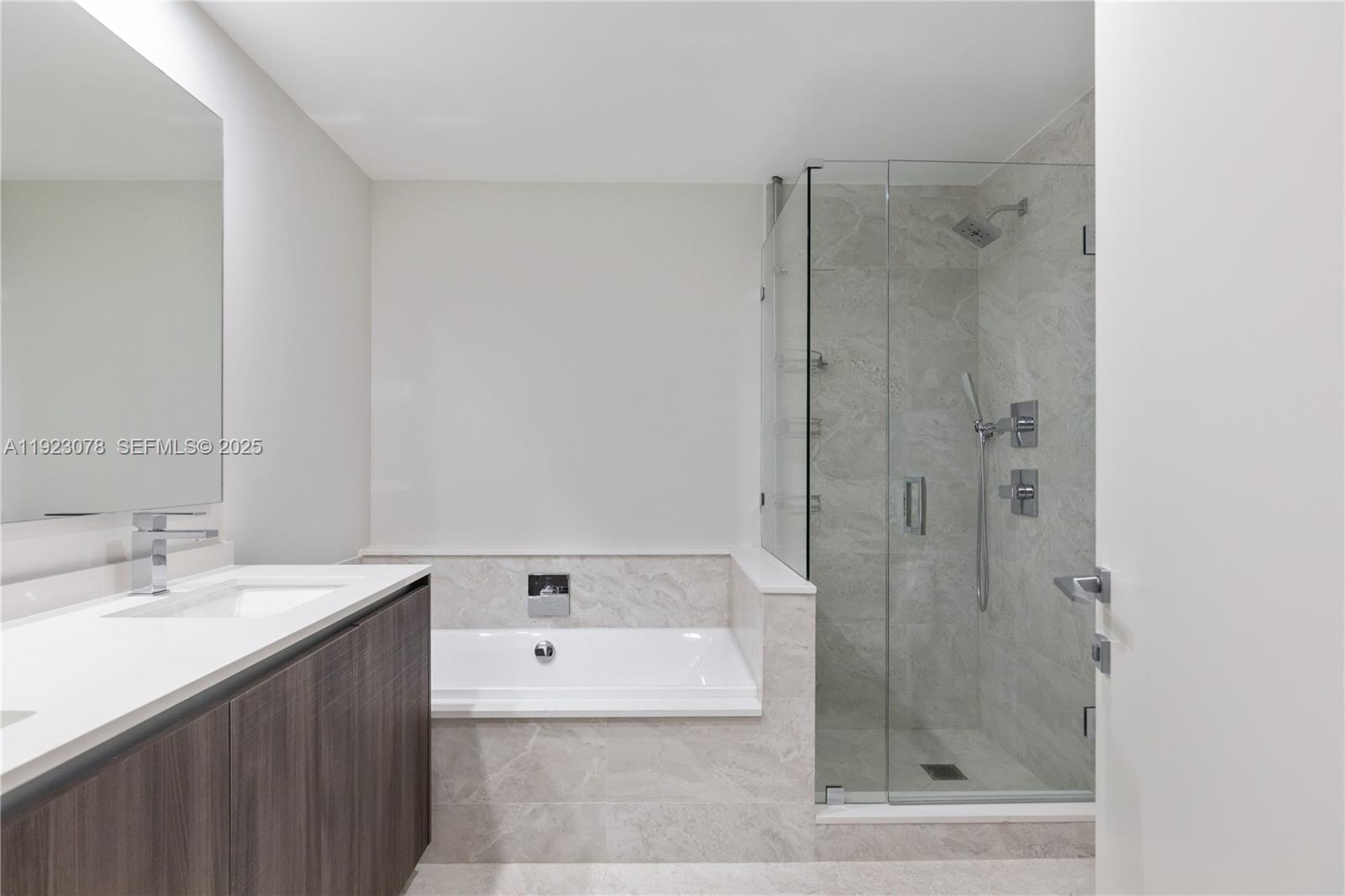 ARIA ON THE BAY CONDO - Residential