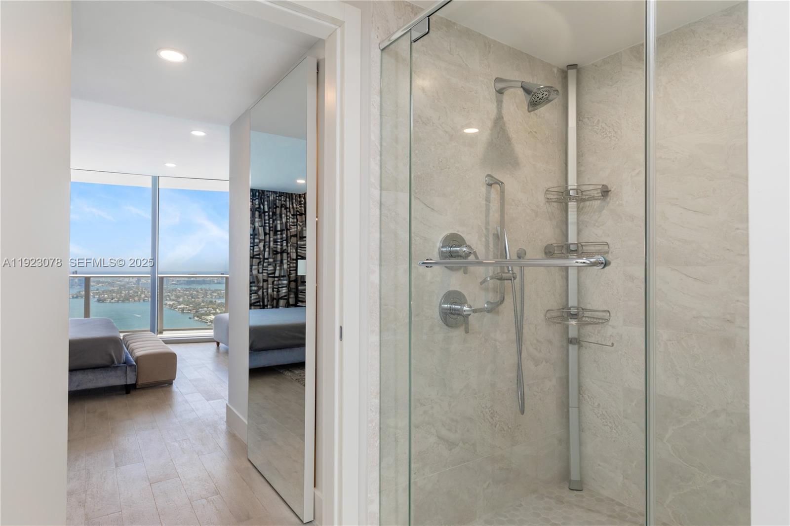 ARIA ON THE BAY CONDO - Residential