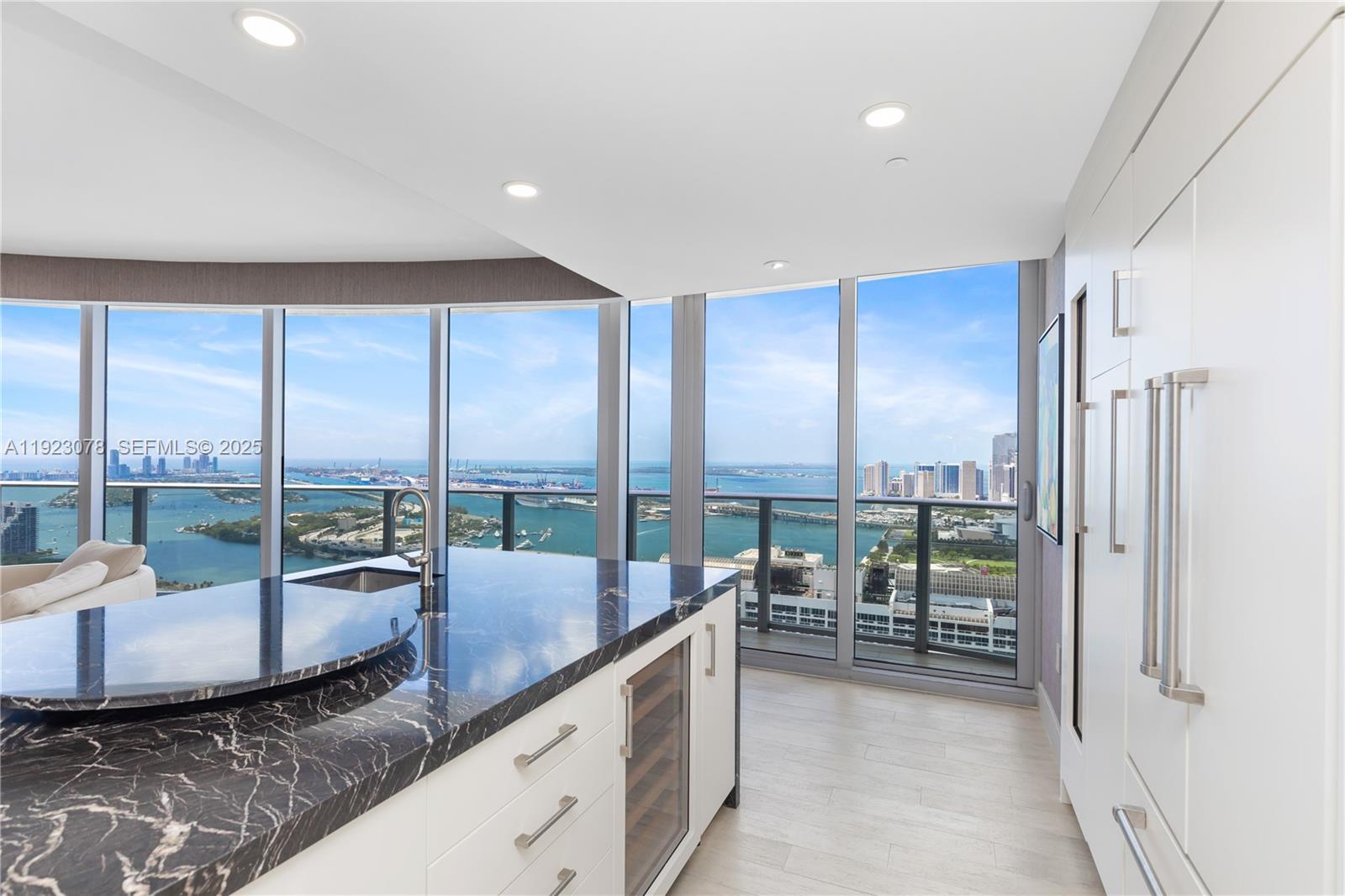ARIA ON THE BAY CONDO - Residential