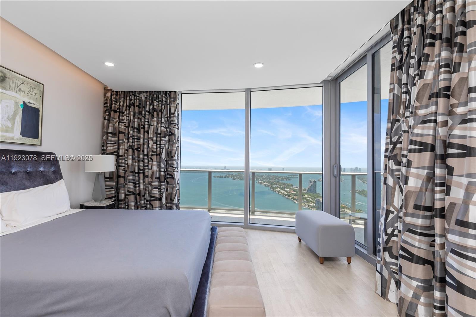 ARIA ON THE BAY CONDO - Residential