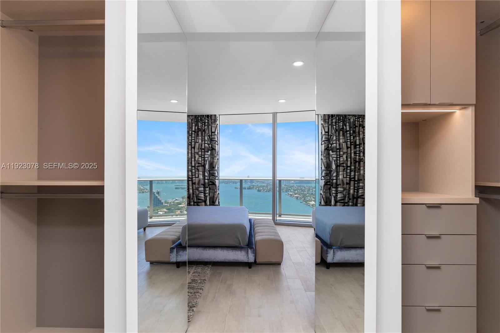 ARIA ON THE BAY CONDO - Residential