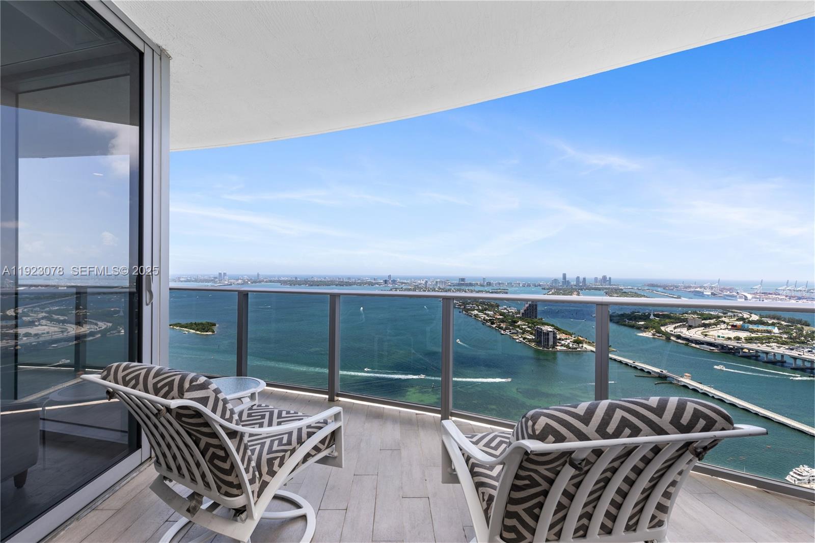 ARIA ON THE BAY CONDO - Residential