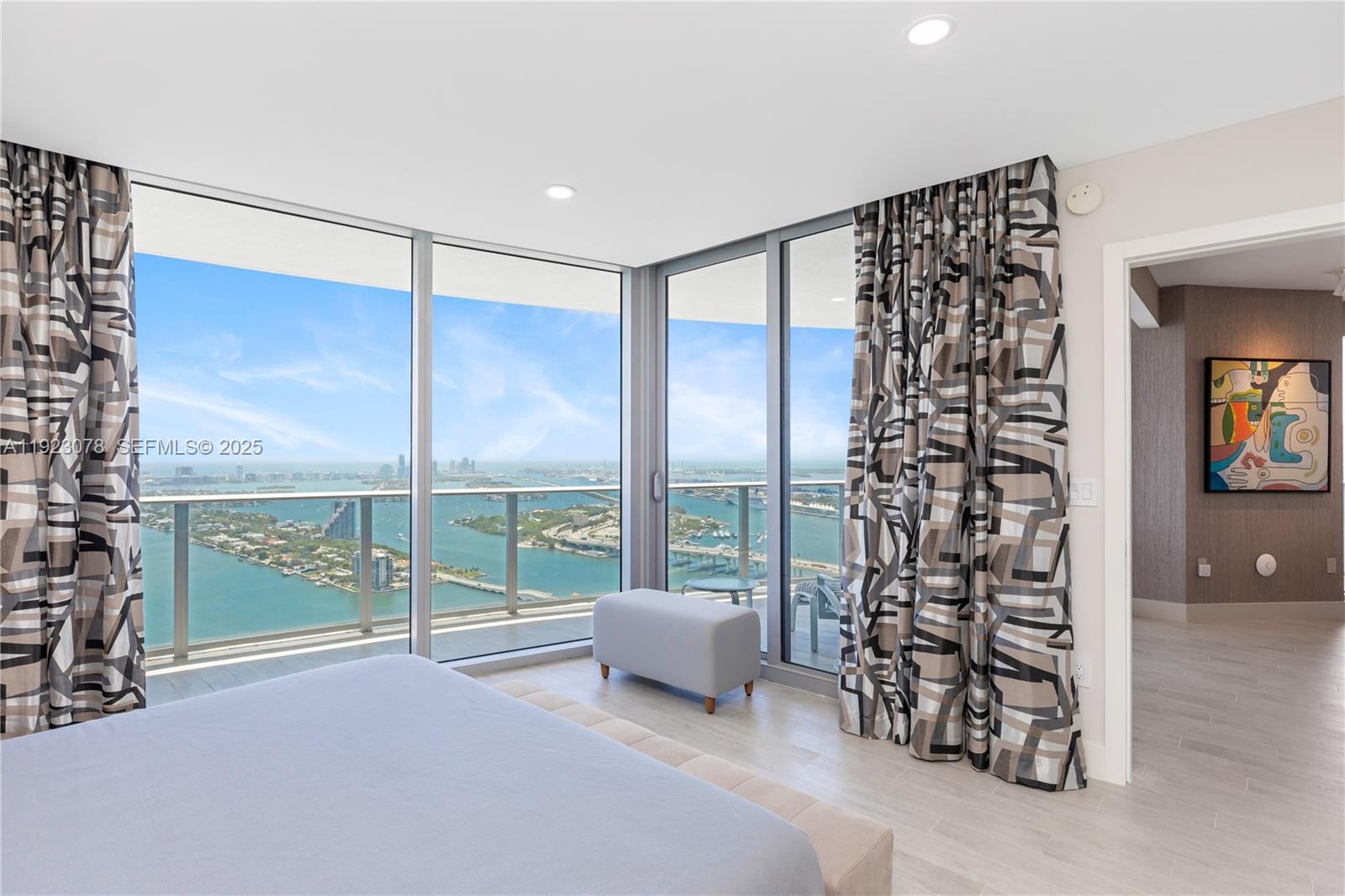 ARIA ON THE BAY CONDO - Residential