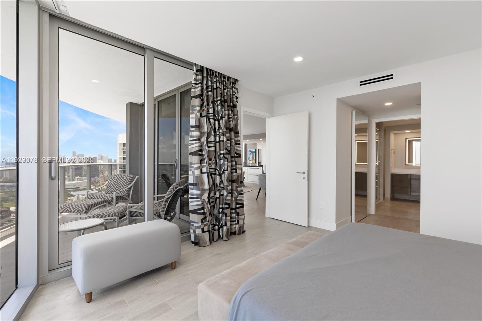 ARIA ON THE BAY CONDO - Residential