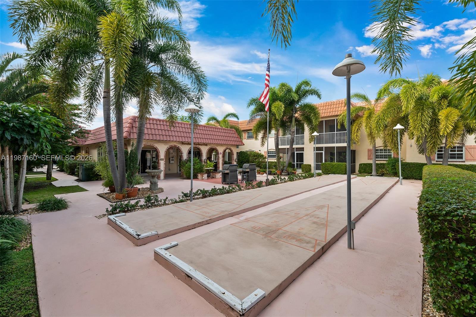 BARCELONA GARDENS 400 CON - Residential Lease