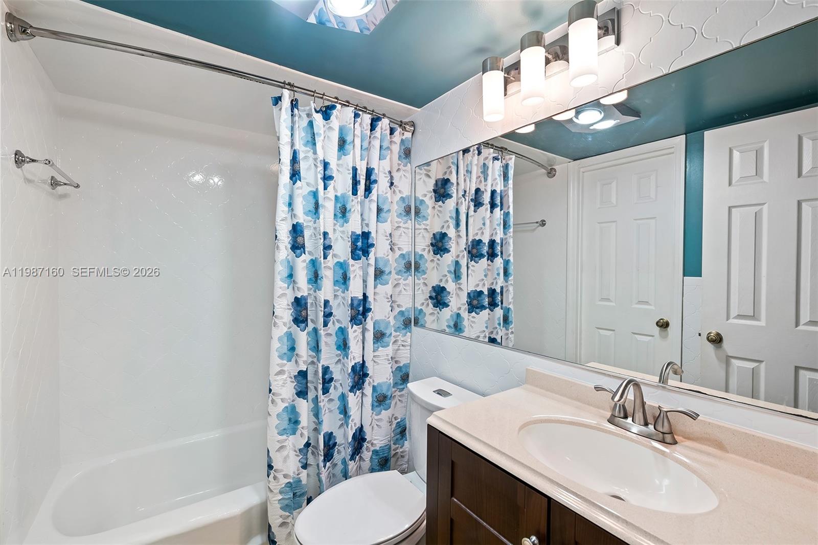 BARCELONA GARDENS 400 CON - Residential Lease