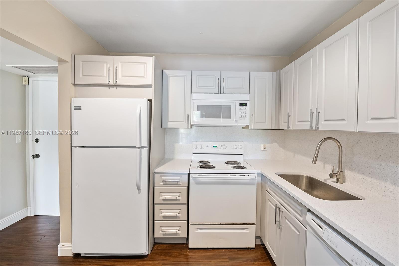 BARCELONA GARDENS 400 CON - Residential Lease