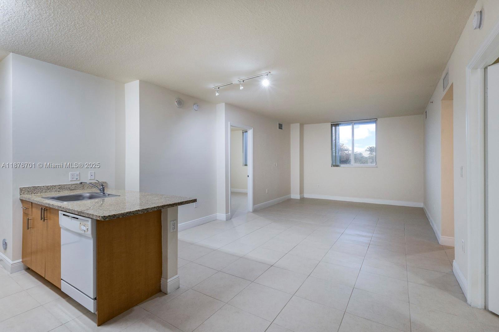 Enjoy comfort and convenience in this spacious 3-bedroom, 2-bathroom unit located in a great location. Features include an in-unit washer and dryer, 2 assigned gated garage parking spaces, and access to premium amenities like a gym, pool, and recreation room.