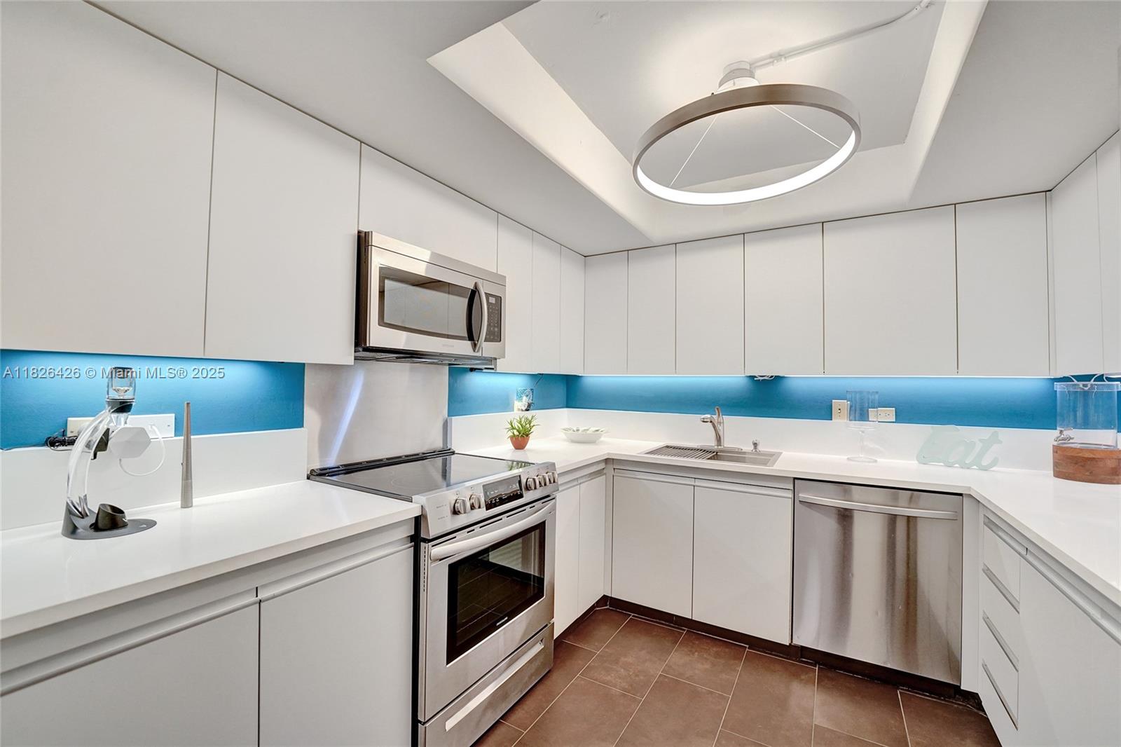 SUMMIT CONDO - Residential