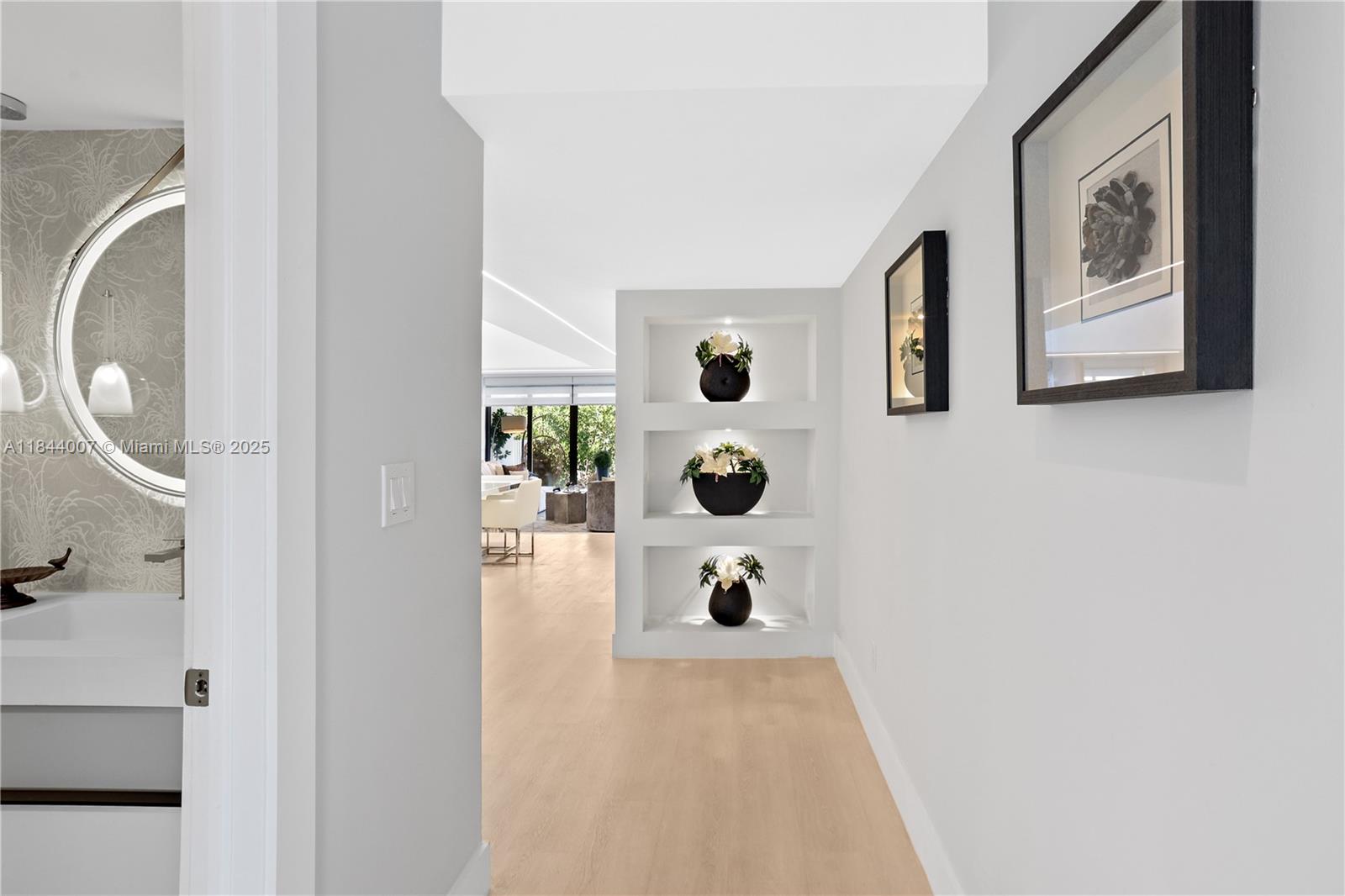 325 Poinciana Dr 905