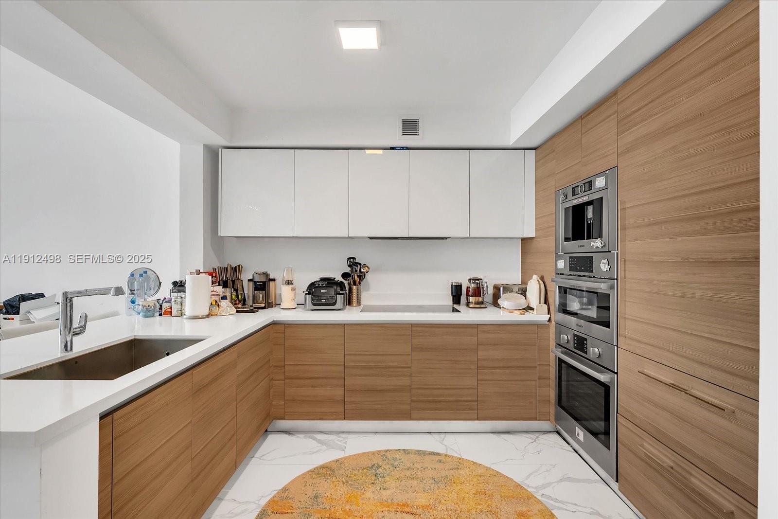 PARQUE TOWERS CONDO - Residential