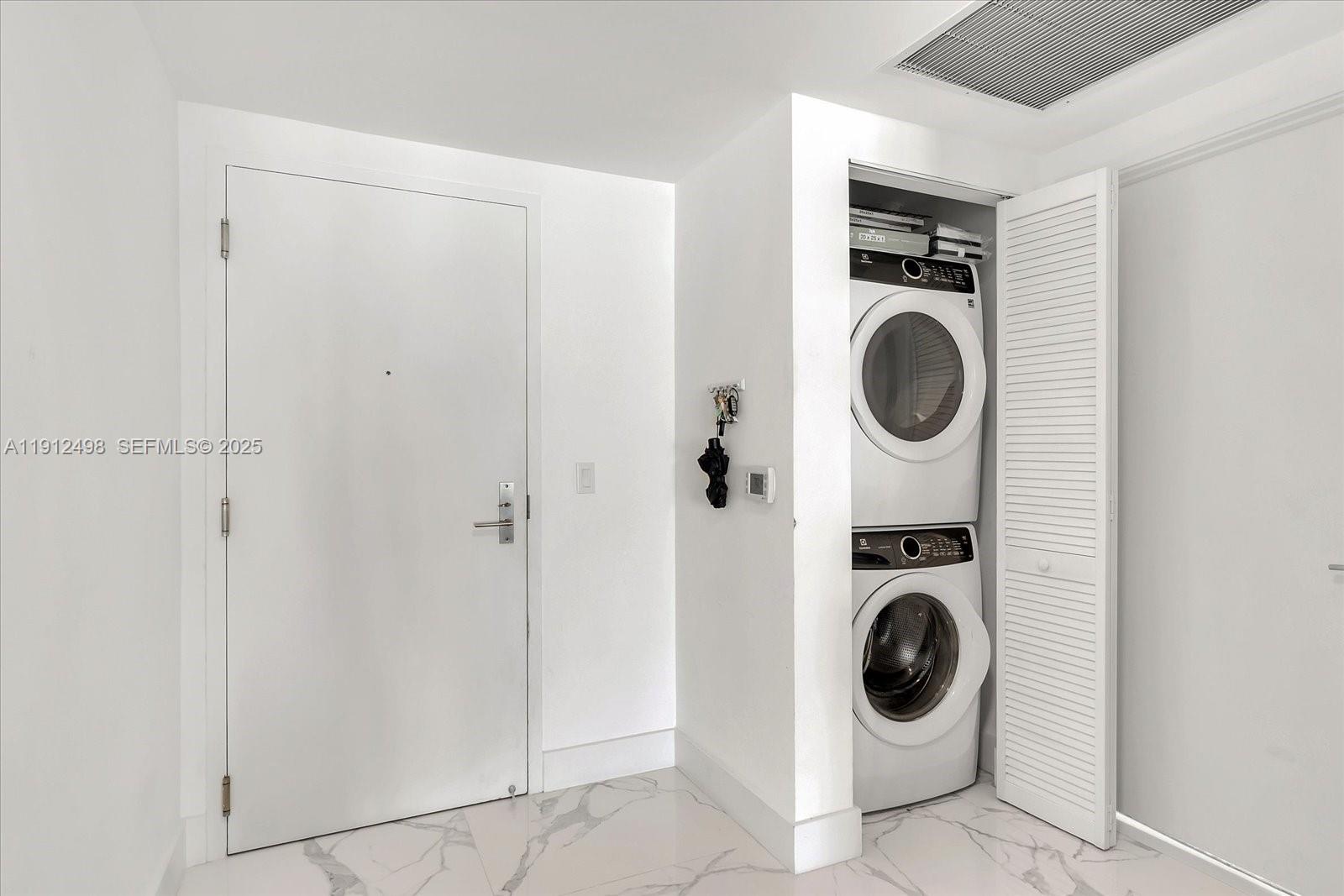 PARQUE TOWERS CONDO - Residential