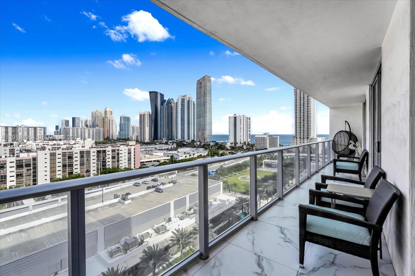 PARQUE TOWERS CONDO - Residential