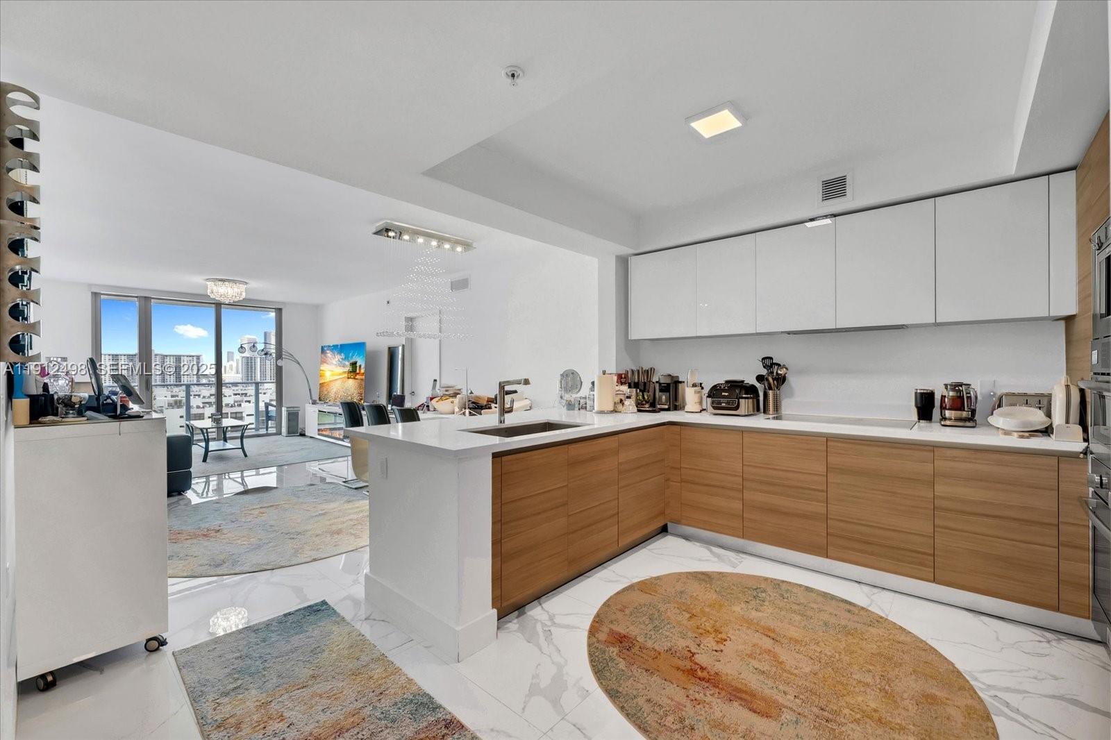 PARQUE TOWERS CONDO - Residential