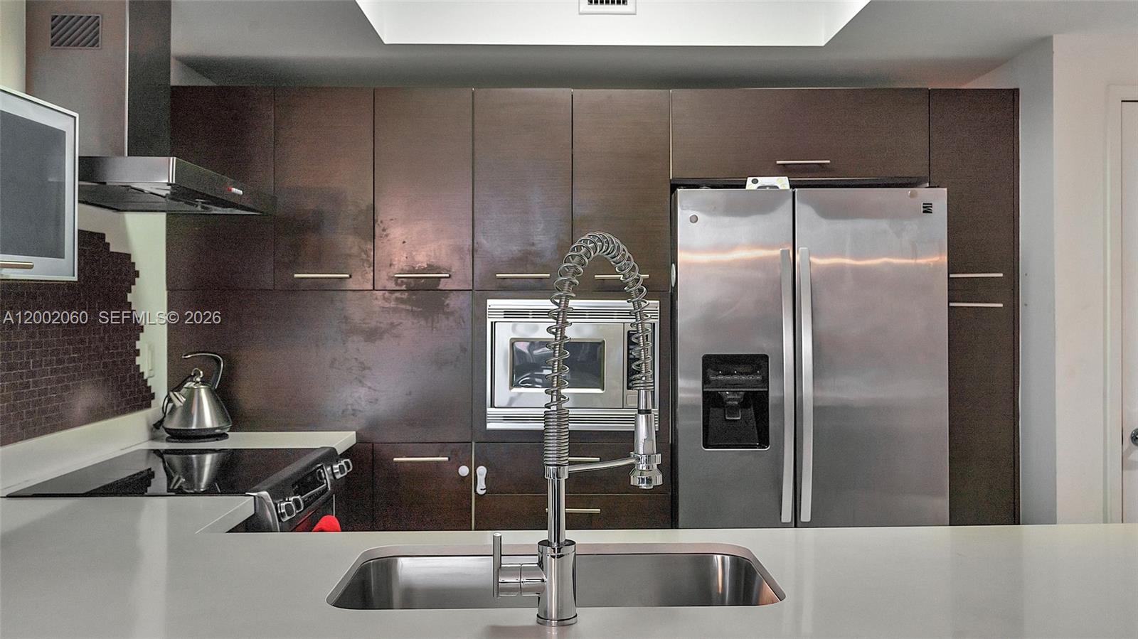 ST TROPEZ ON THE BAY II C - Residential