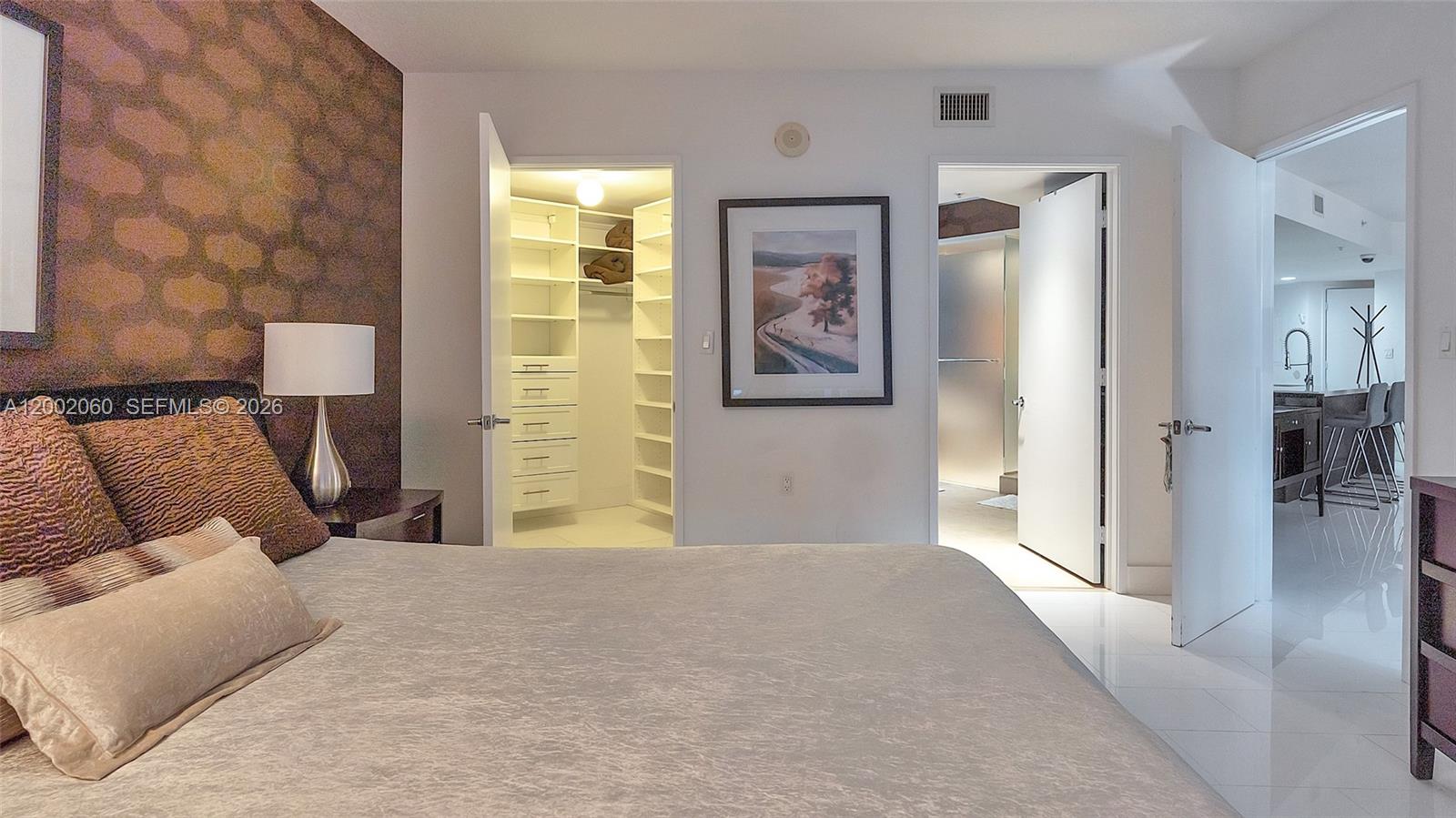 ST TROPEZ ON THE BAY II C - Residential