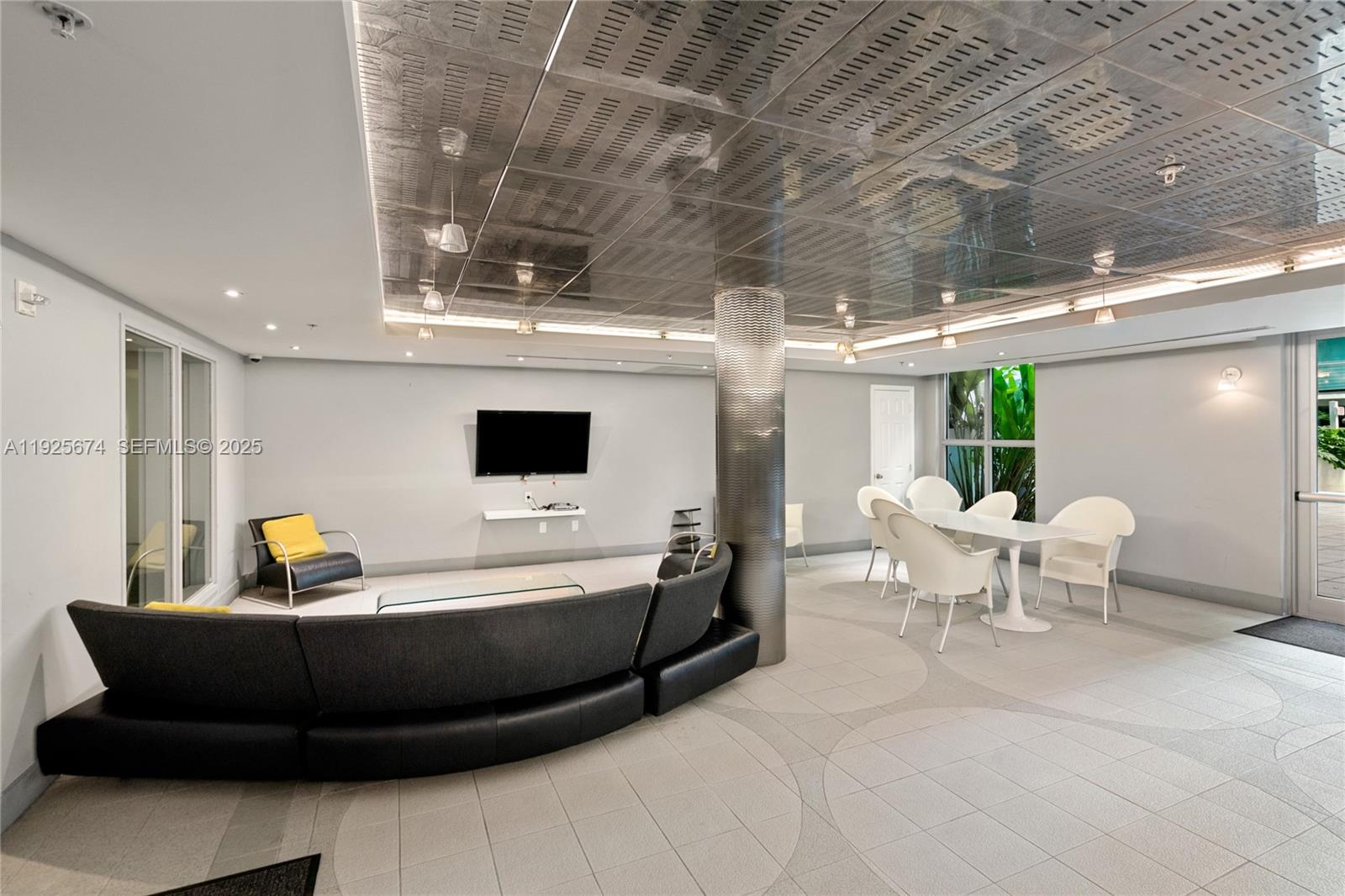 THE COSMOPOLITAN RESIDENCE - Residential