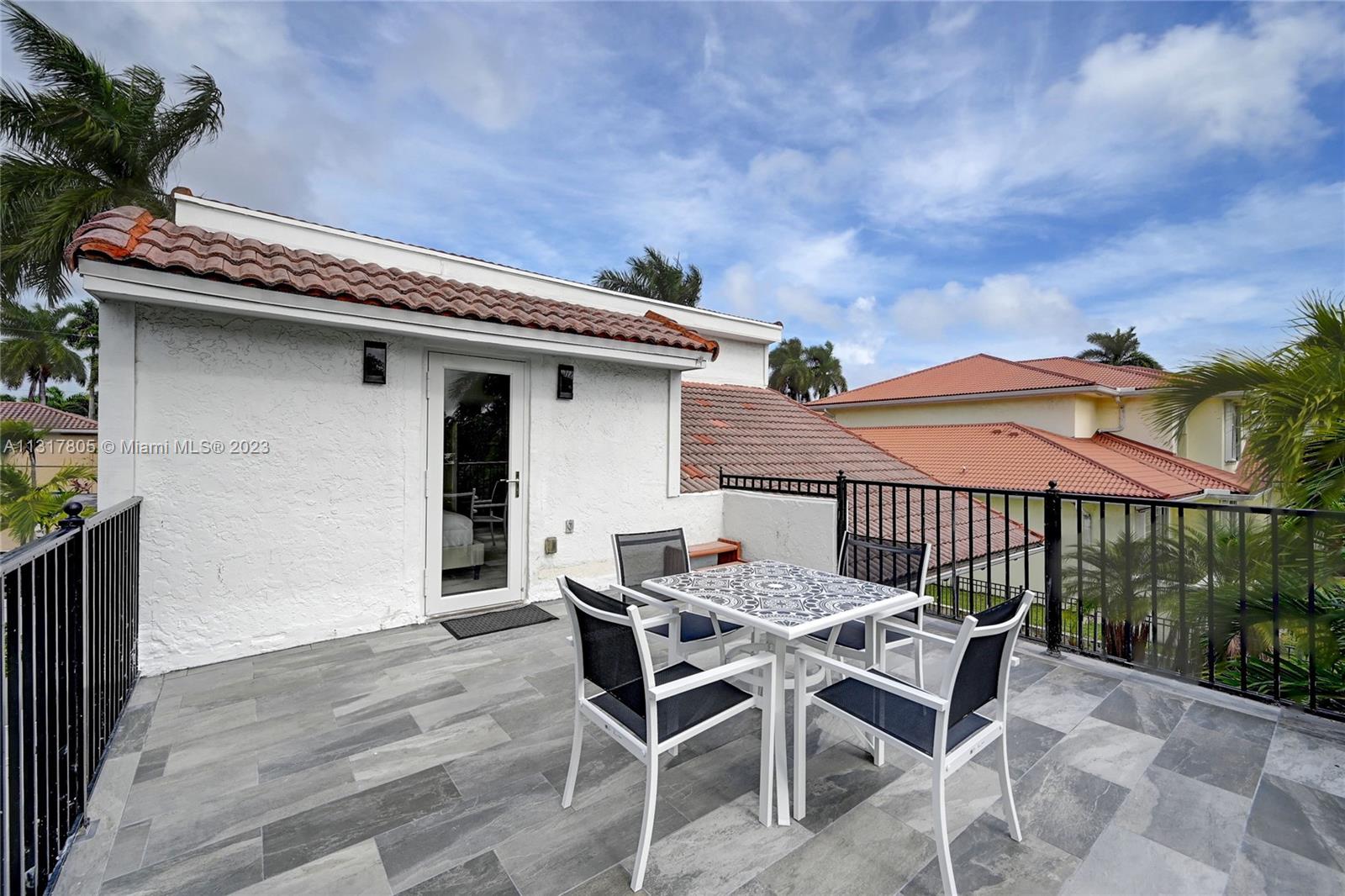 HOLLYWOOD LAKES SECTION - Residential Lease