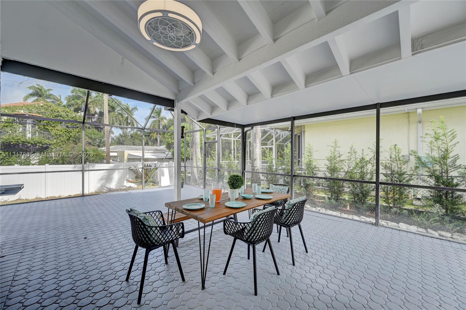 HOLLYWOOD LAKES SECTION - Residential Lease