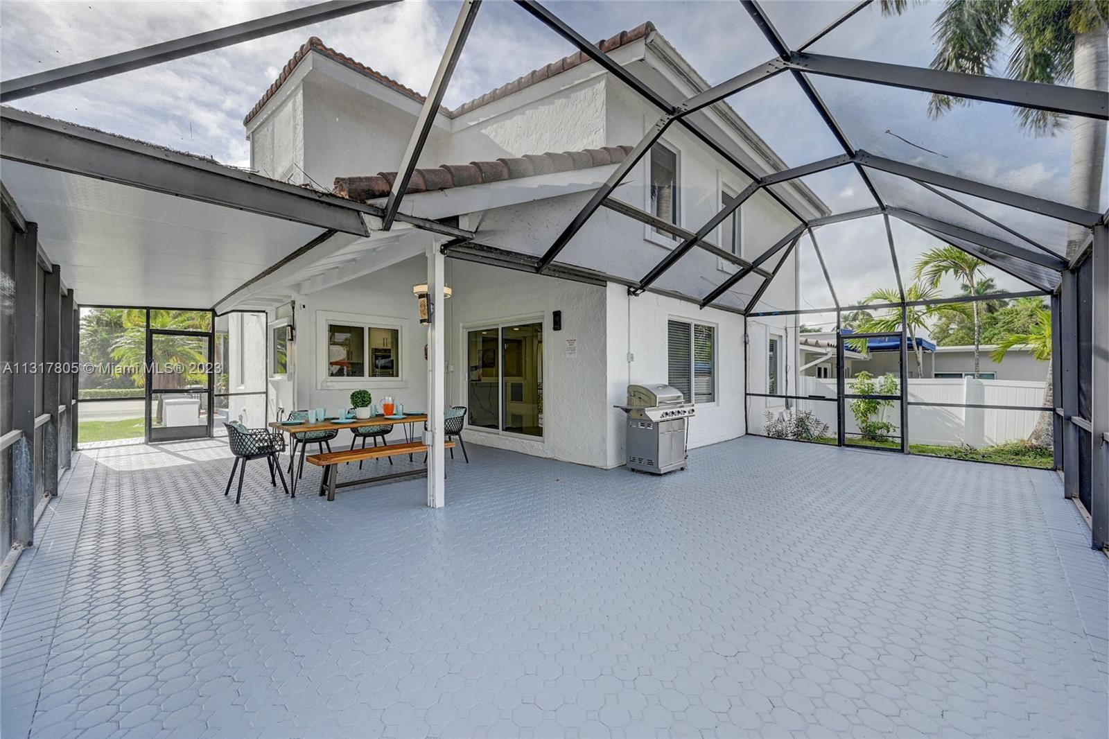 HOLLYWOOD LAKES SECTION - Residential Lease