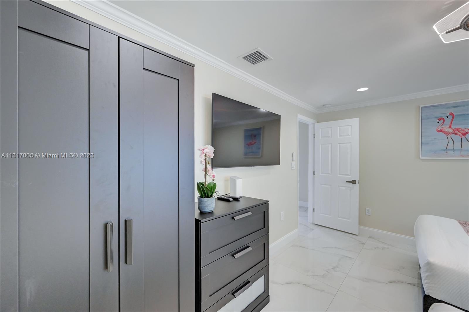 HOLLYWOOD LAKES SECTION - Residential Lease