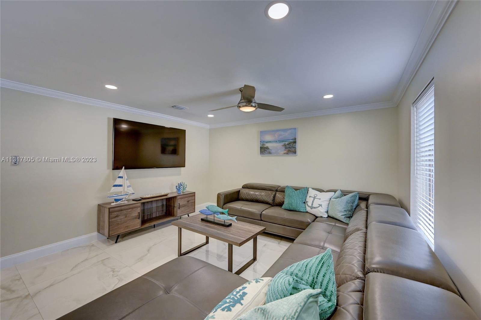 HOLLYWOOD LAKES SECTION - Residential Lease