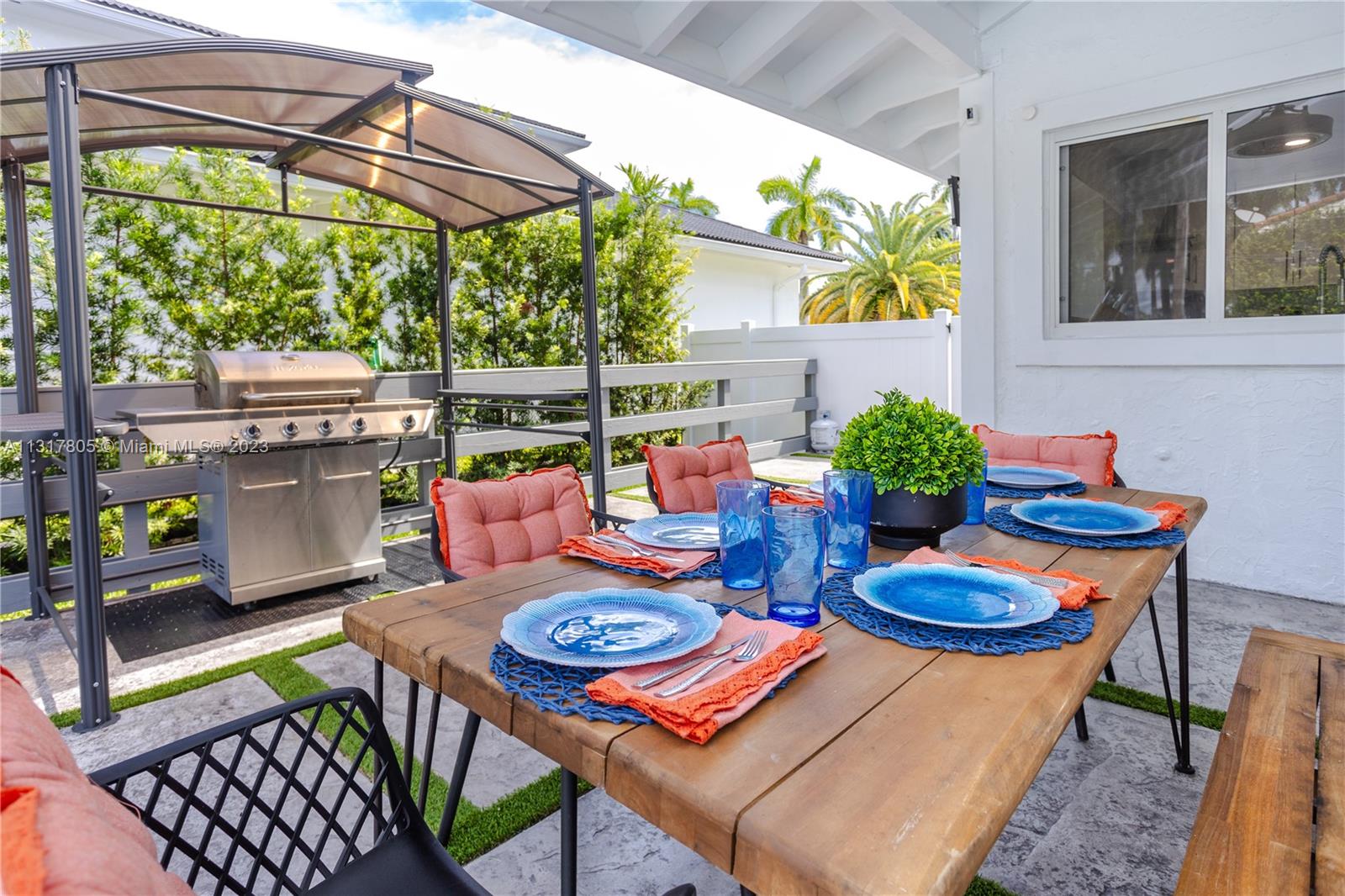 HOLLYWOOD LAKES SECTION - Residential Lease