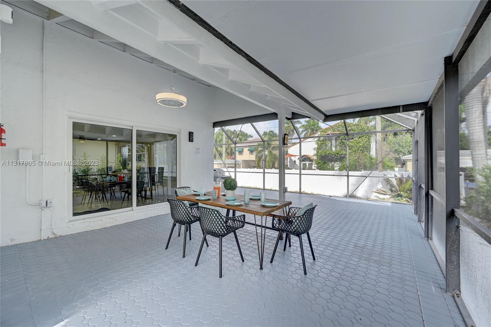 HOLLYWOOD LAKES SECTION - Residential Lease