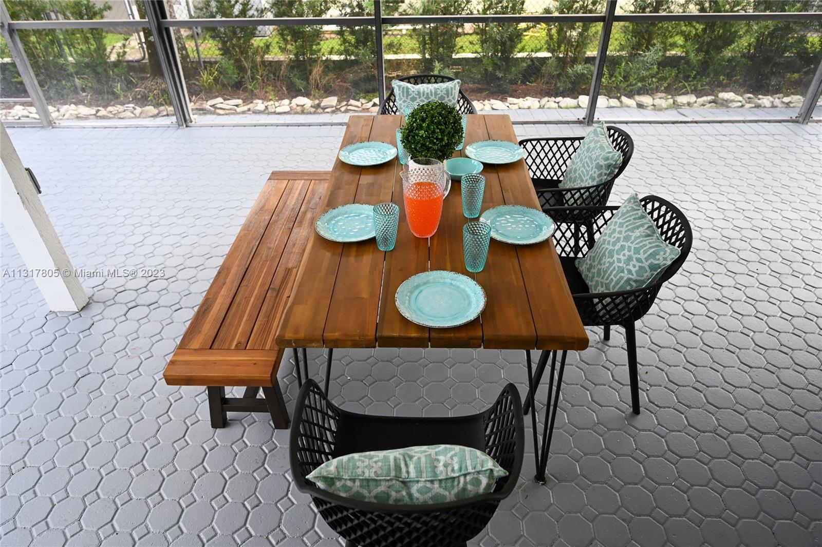 HOLLYWOOD LAKES SECTION - Residential Lease