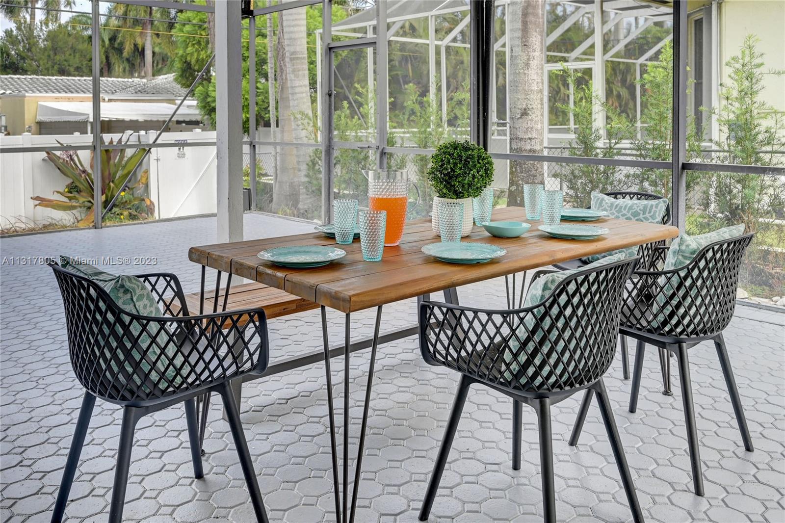 HOLLYWOOD LAKES SECTION - Residential Lease