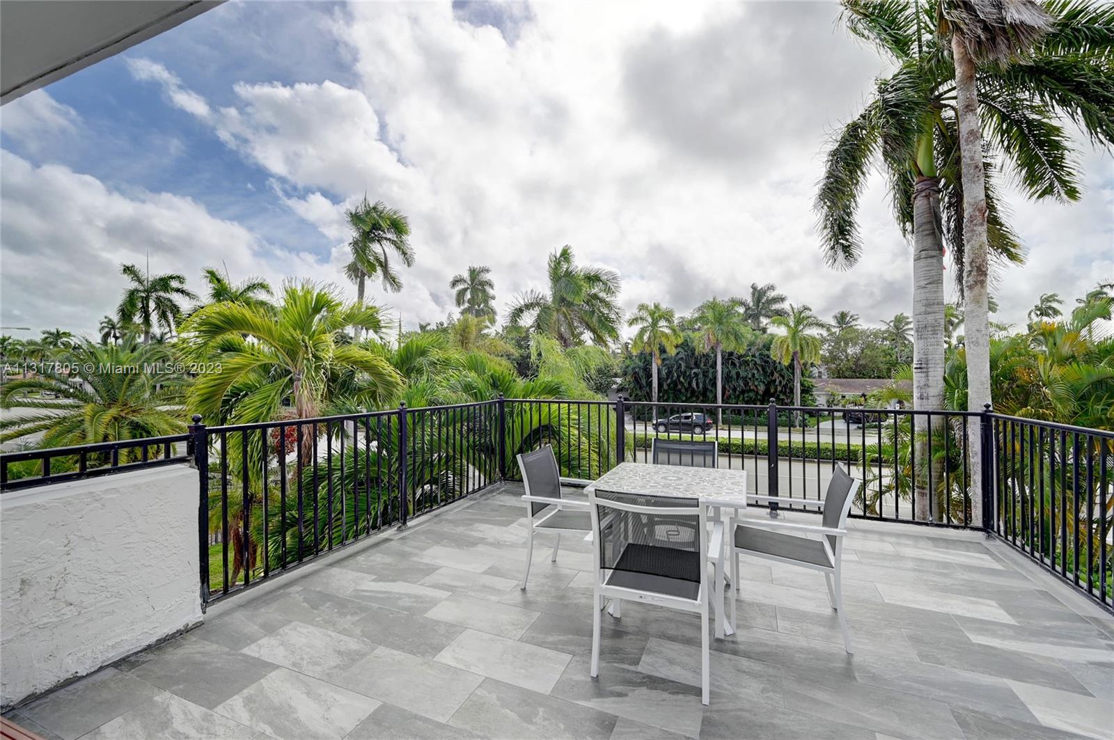 HOLLYWOOD LAKES SECTION - Residential Lease