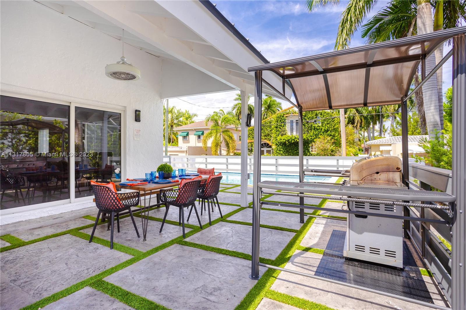 HOLLYWOOD LAKES SECTION - Residential Lease