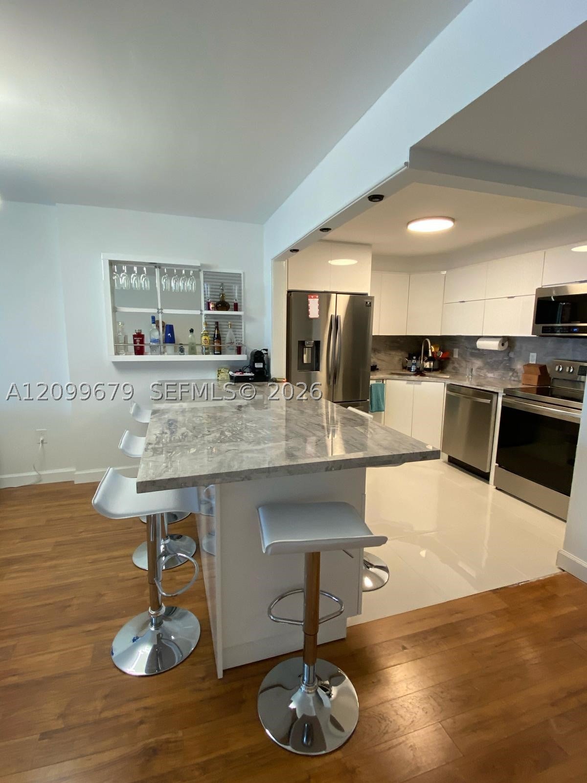 1623 Collins Ave 220