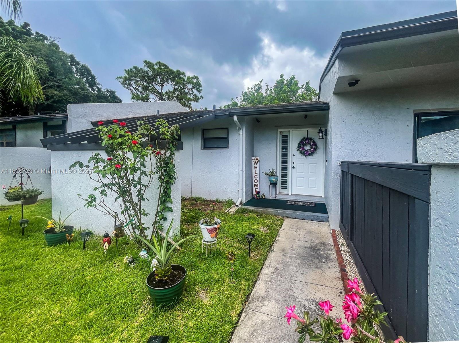 61 W Seminole Ct W