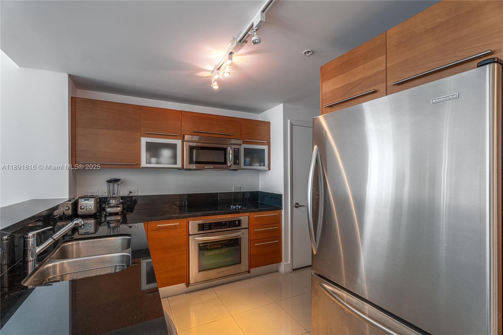 VIZCAYNE SOUTH CONDO - Residential