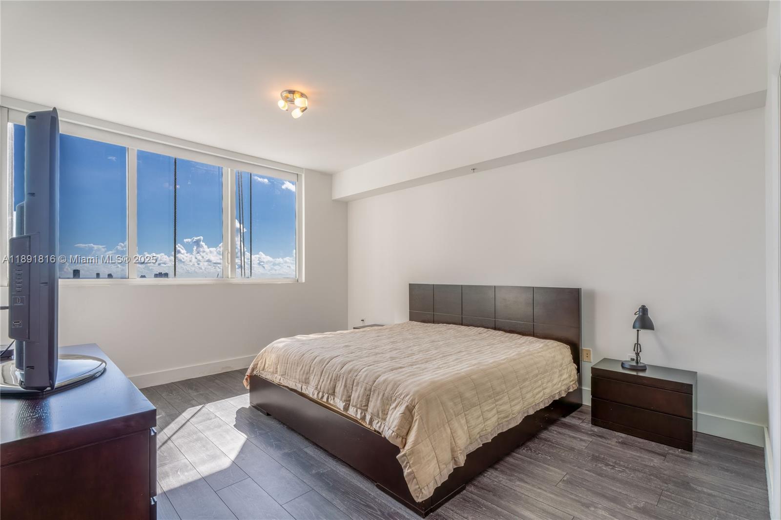 VIZCAYNE SOUTH CONDO - Residential