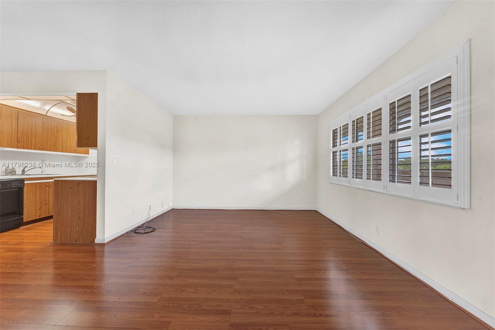2301 Lucaya Ln J4