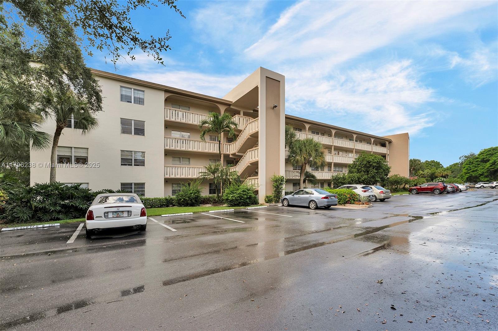 Property for Sale at 2301 Lucaya Ln J4, Coconut Creek, Broward County, Florida - Bedrooms: 1 
Bathrooms: 2  - $94,999