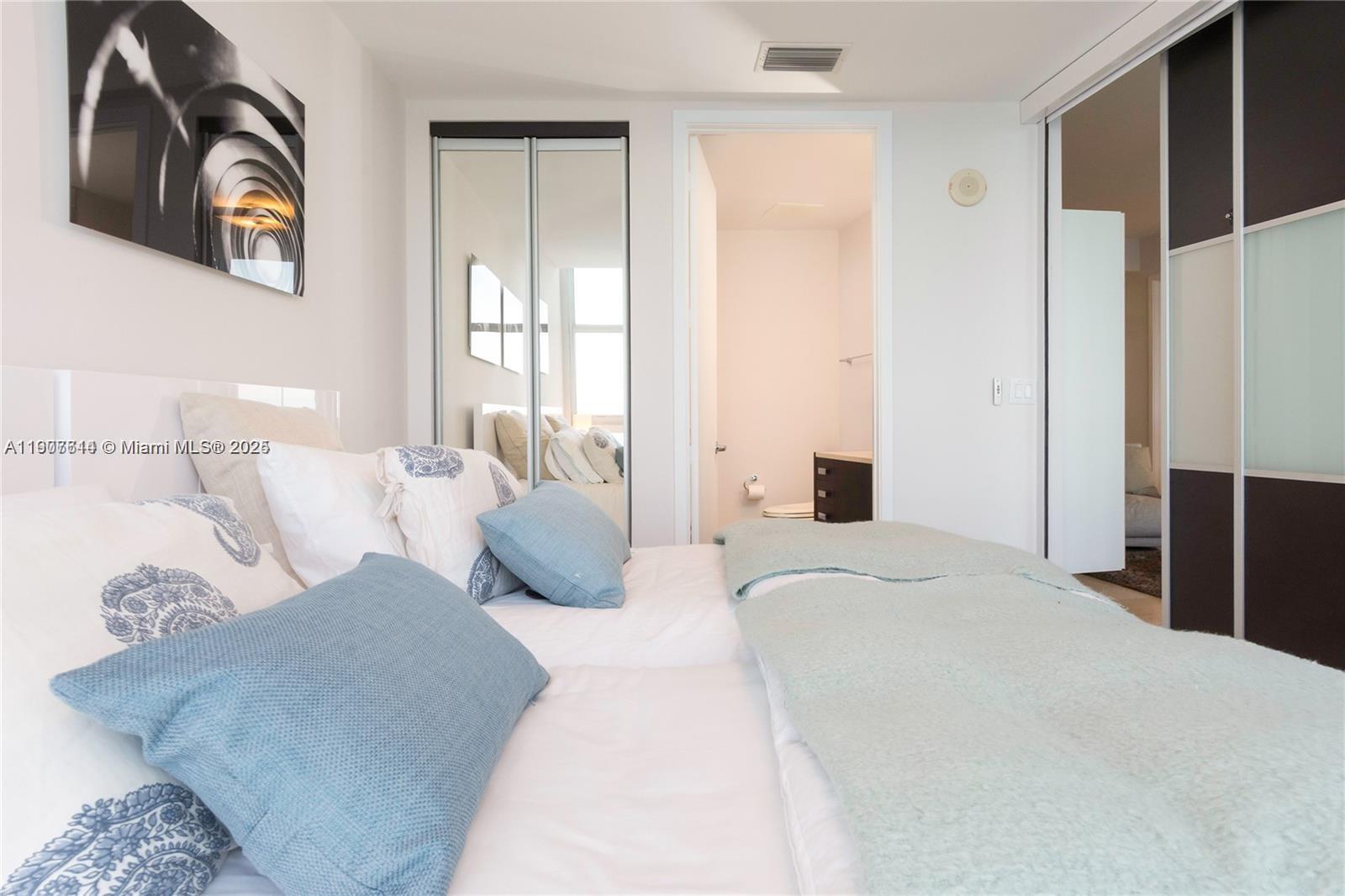 TRUMP ROYALE CONDO - Residential