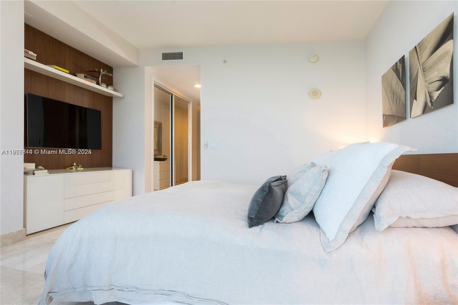 TRUMP ROYALE CONDO - Residential