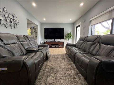 860 NW 18th Pl Miami FL 33125